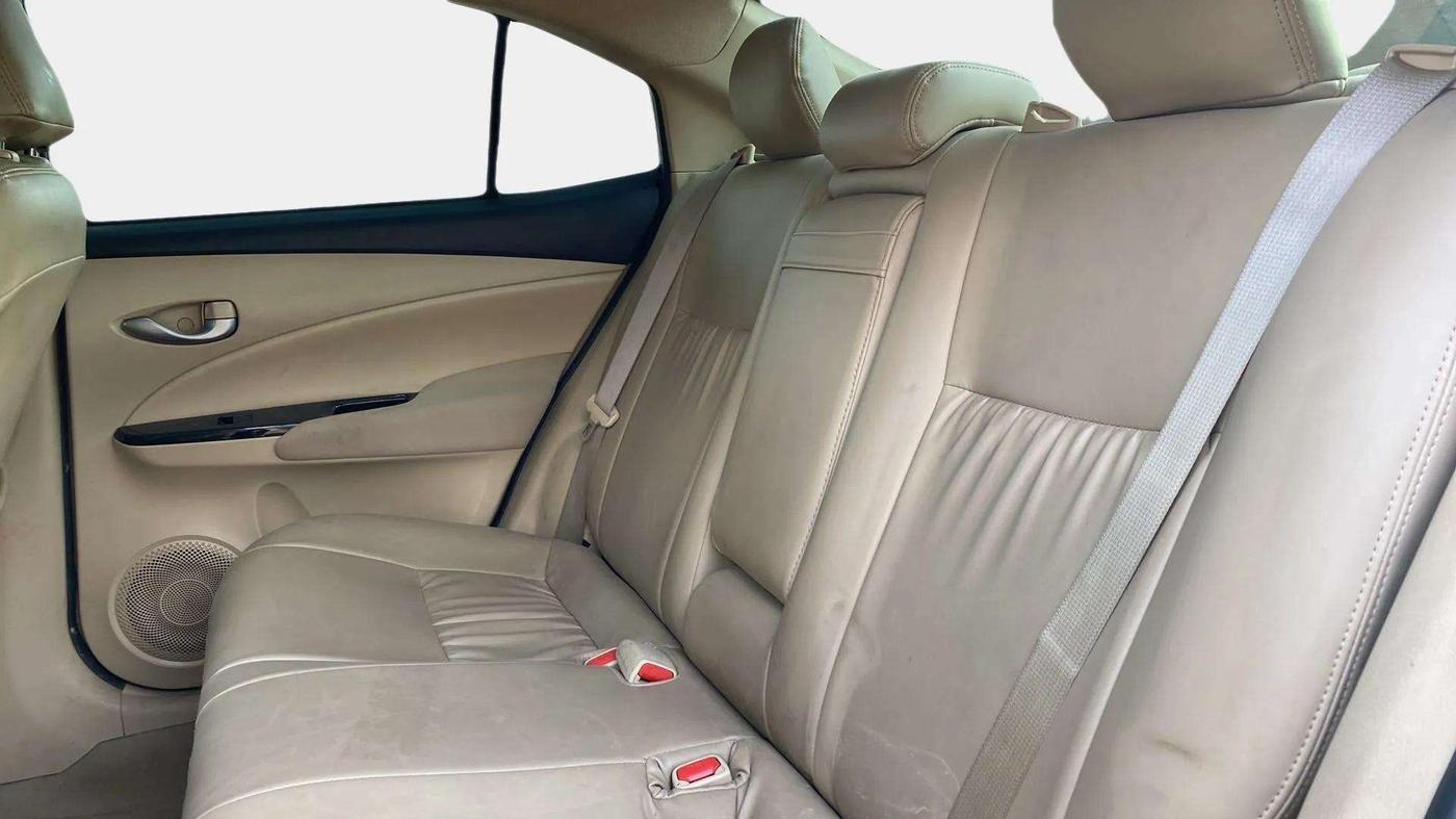 2018 Toyota YARIS V CVT, Petrol, Automatic, 76,153 km, Right Side Rear Door Cabin