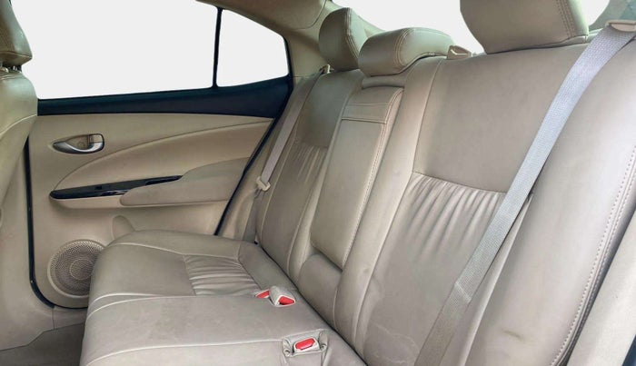 2018 Toyota YARIS V CVT, Petrol, Automatic, 76,153 km, Right Side Rear Door Cabin