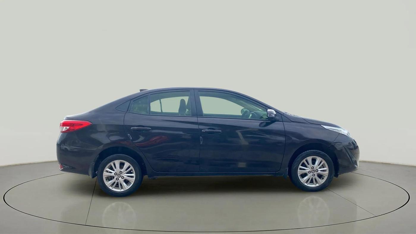 2018 Toyota YARIS V CVT, Petrol, Automatic, 76,153 km, Right Side