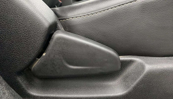 2019 Renault Kwid RXT 0.8 (O), Petrol, Manual, 27,661 km, Driver Side Adjustment Panel