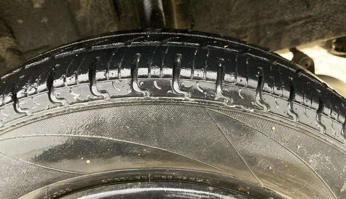 2019 Renault Kwid RXT 0.8 (O), Petrol, Manual, 27,661 km, Left Rear Tyre Tread