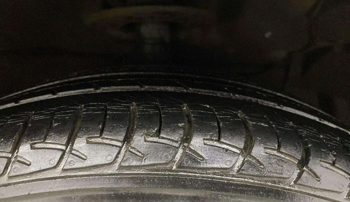 2018 Maruti Ciaz DELTA 1.5 SHVS MT PETROL, Petrol, Manual, 32,617 km, Right Front Tyre Tread