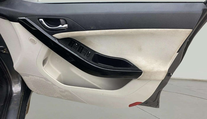 2022 Tata NEXON XZ PLUS (HS) PETROL DUAL TONE, Petrol, Manual, 56,036 km, Driver Side Door Panels Control