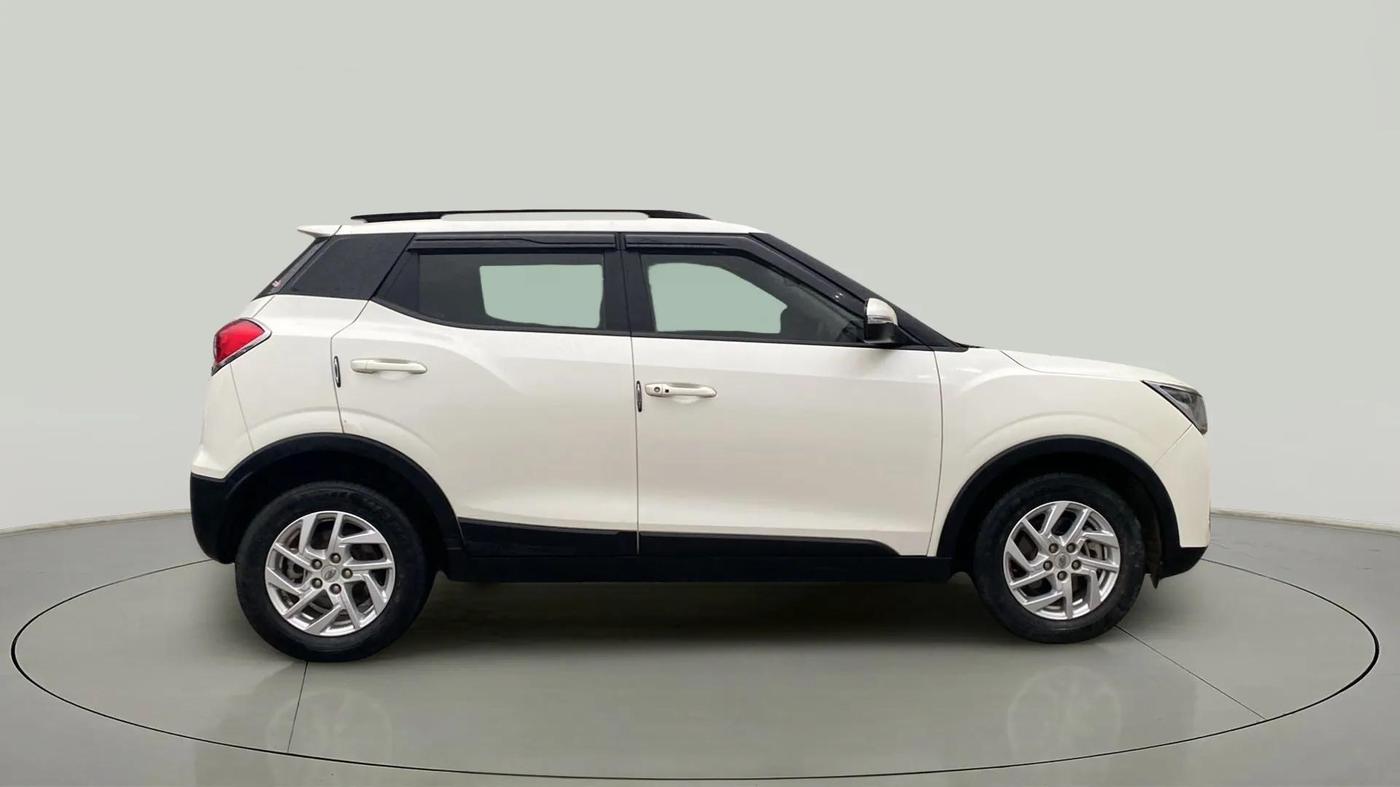 2022 Mahindra XUV300 W8 1.5 DIESEL, Diesel, Manual, 59,673 km, Right Side View