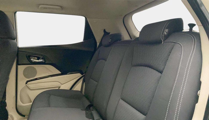 2022 Mahindra XUV300 W8 1.5 DIESEL, Diesel, Manual, 59,673 km, Right Side Rear Door Cabin