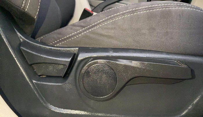 2022 Mahindra XUV300 W8 1.5 DIESEL, Diesel, Manual, 59,673 km, Driver Side Adjustment Panel