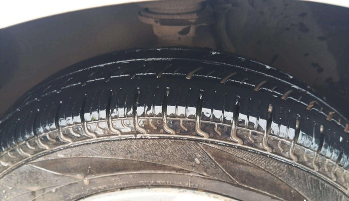 2017 Maruti Alto 800 LXI, Petrol, Manual, 65,719 km, Left Front Tyre Tread