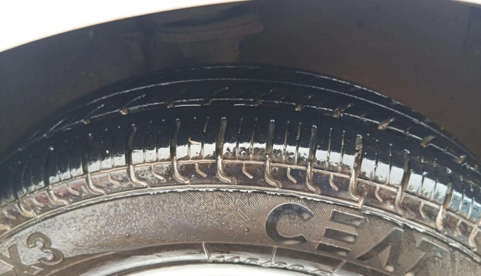 2017 Maruti Alto 800 LXI, Petrol, Manual, 65,719 km, Right Front Tyre Tread