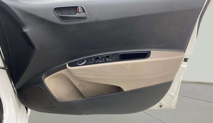 2017 Hyundai Grand i10 MAGNA 1.2 KAPPA VTVT, CNG, Manual, 1,23,840 km, Driver Side Door Panels Control