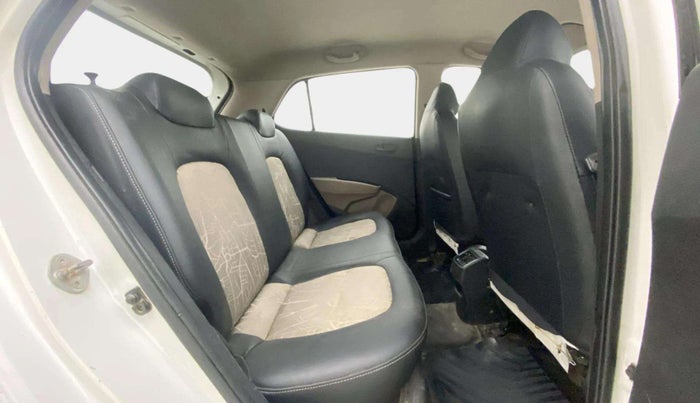 2017 Hyundai Grand i10 MAGNA 1.2 KAPPA VTVT, CNG, Manual, 1,23,840 km, Right Side Rear Door Cabin