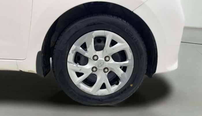 2017 Hyundai Grand i10 MAGNA 1.2 KAPPA VTVT, CNG, Manual, 1,23,840 km, Right Front Wheel