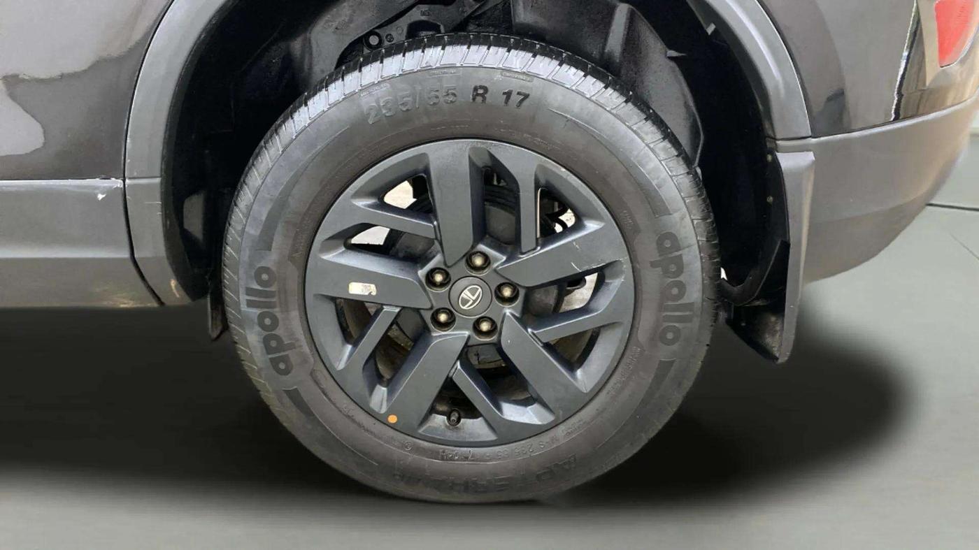 2020 Tata Harrier XZA PLUS 2.0L DARK EDITION, Diesel, Automatic, 1,43,558 km, Left Rear Wheel