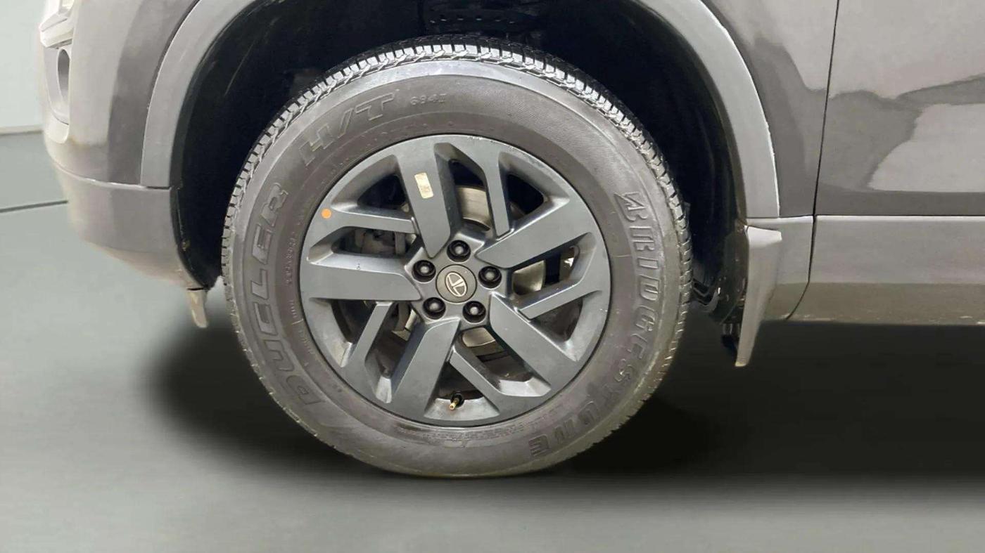 2020 Tata Harrier XZA PLUS 2.0L DARK EDITION, Diesel, Automatic, 1,43,558 km, Left Front Wheel