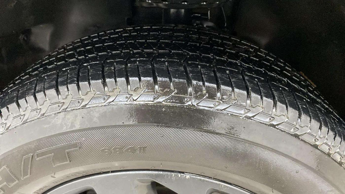 2020 Tata Harrier XZA PLUS 2.0L DARK EDITION, Diesel, Automatic, 1,43,558 km, Left Front Tyre Tread