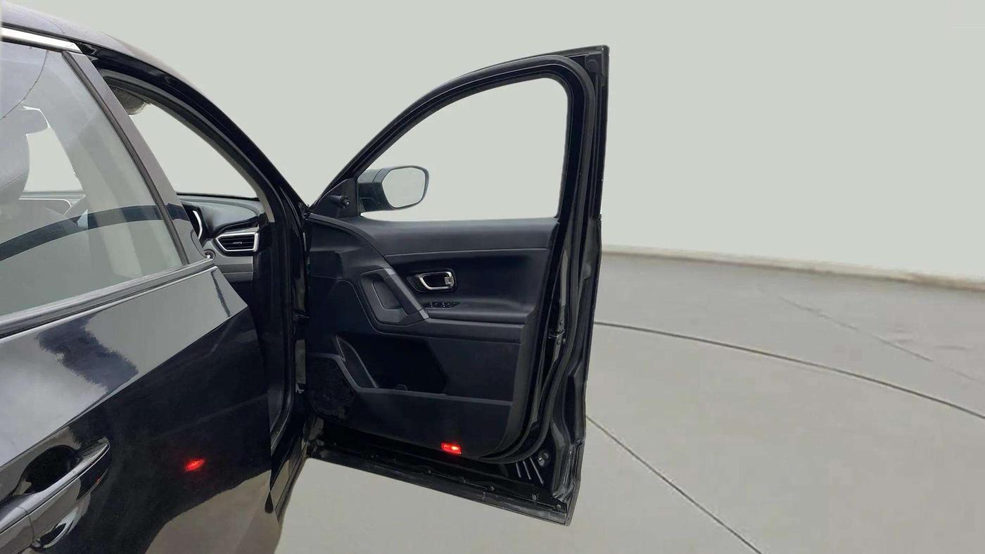 2020 Tata Harrier XZA PLUS 2.0L DARK EDITION, Diesel, Automatic, 1,43,558 km, RHS Front Door