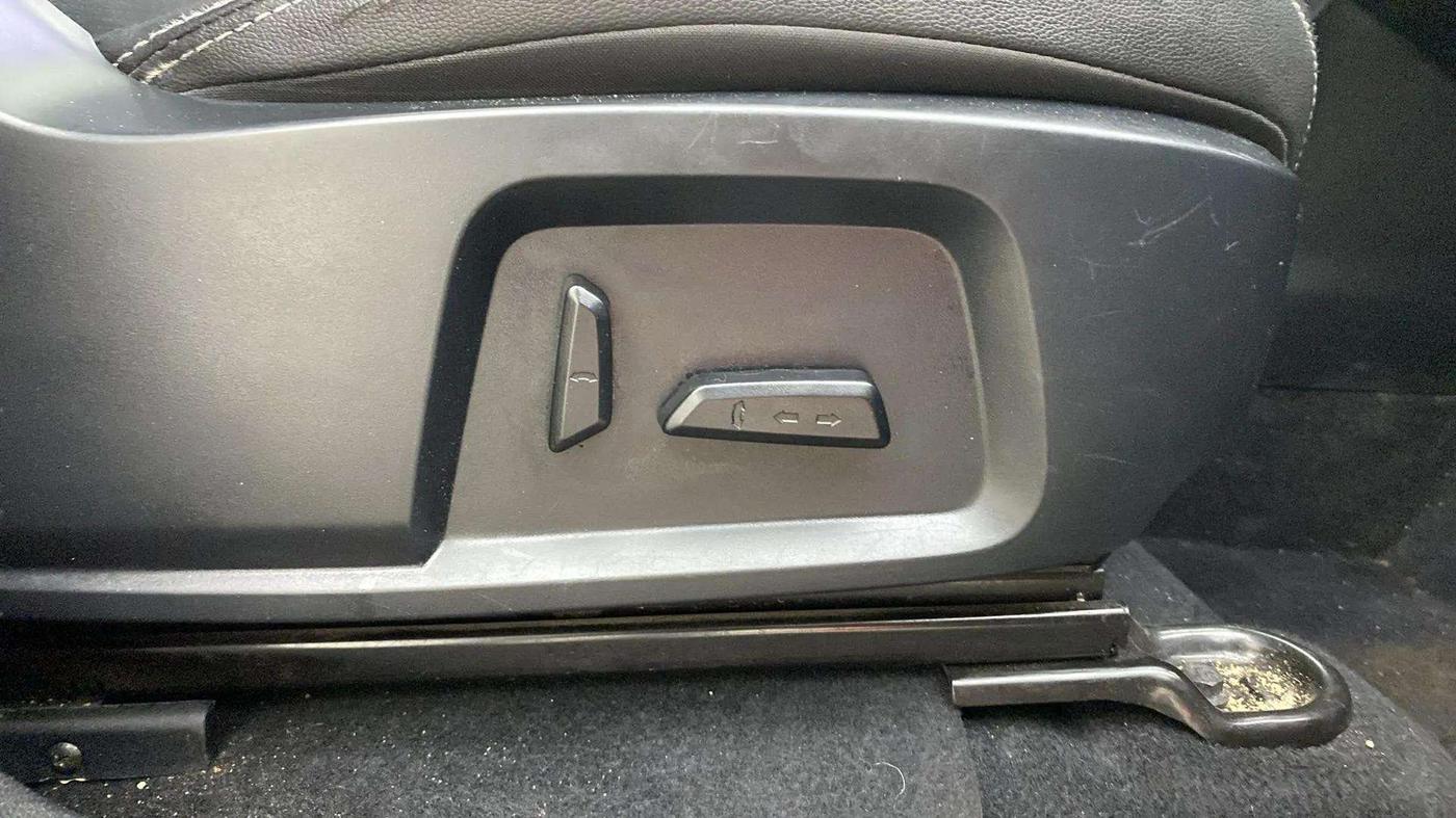 2020 Tata Harrier XZA PLUS 2.0L DARK EDITION, Diesel, Automatic, 1,43,558 km, Driver Side Adjustment Panel