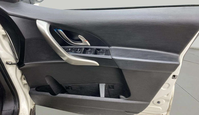 2019 Mahindra XUV500 W7, Diesel, Manual, 71,676 km, Driver Side Door Panels Control