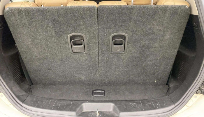 2019 Mahindra XUV500 W7, Diesel, Manual, 71,676 km, Boot Inside