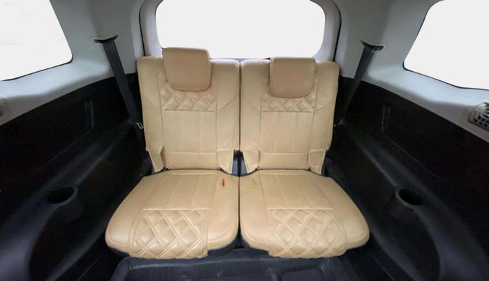 2019 Mahindra XUV500 W7, Diesel, Manual, 71,676 km, Third Seat Row ( optional )