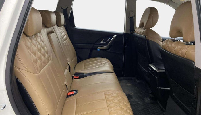 2019 Mahindra XUV500 W7, Diesel, Manual, 71,676 km, Right Side Rear Door Cabin