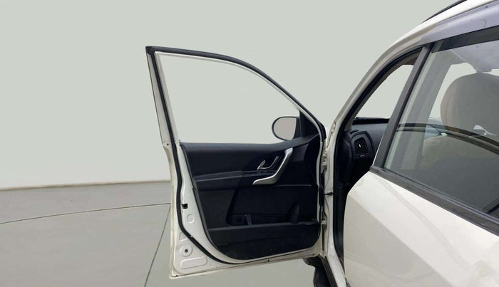 2019 Mahindra XUV500 W7, Diesel, Manual, 71,676 km, LHS Front Door