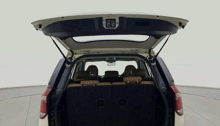 2019 Mahindra XUV500 W7, Diesel, Manual, 71,676 km, Boot Door Open