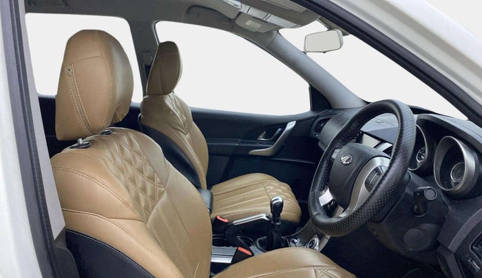 2019 Mahindra XUV500 W7, Diesel, Manual, 71,676 km, Right Side Front Door Cabin