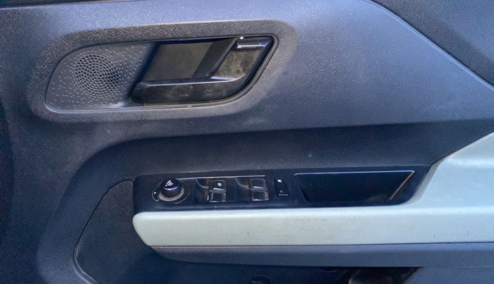 2023 Tata PUNCH ADVENTURE AMT, Petrol, Automatic, 44,155 km, Driver Side Door Panels Control