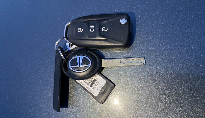 2023 Tata PUNCH ADVENTURE AMT, Petrol, Automatic, 44,155 km, Key Close Up