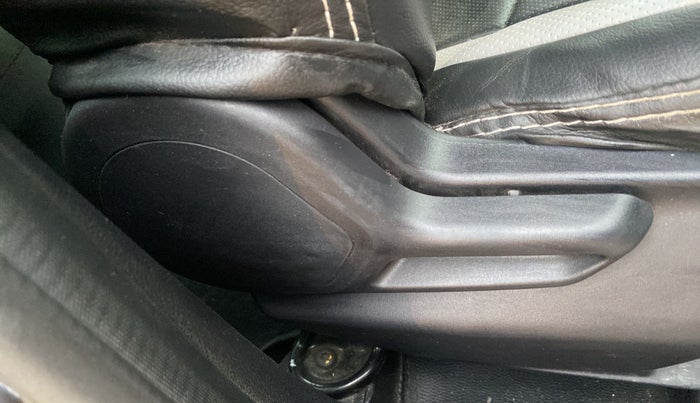 2022 Tata Tiago XZ PLUS PETROL, Petrol, Manual, 40,179 km, Driver Side Adjustment Panel