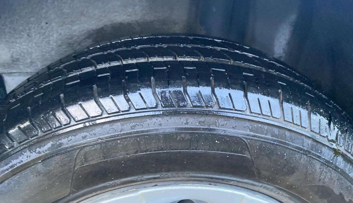 2015 Maruti Ritz VXI, Petrol, Manual, 55,742 km, Left Rear Tyre Tread