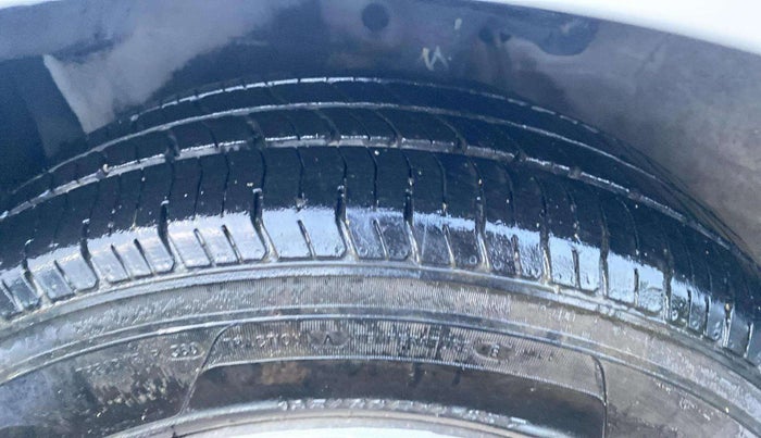 2015 Maruti Ritz VXI, Petrol, Manual, 55,742 km, Left Front Tyre Tread