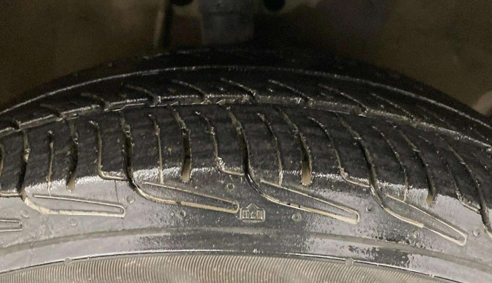 2012 Maruti Ritz VXI, Petrol, Manual, 88,120 km, Right Front Tyre Tread