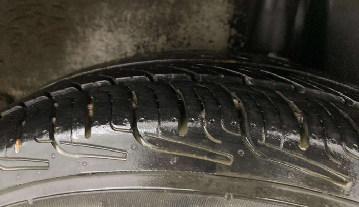 2012 Maruti Ritz VXI, Petrol, Manual, 88,120 km, Left Rear Tyre Tread