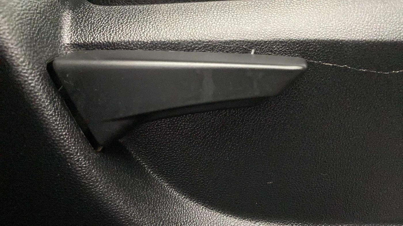 2018 Mahindra KUV 100 NXT K2 P 6 STR, Petrol, Manual, 36,285 km, Driver Side Adjustment Panel