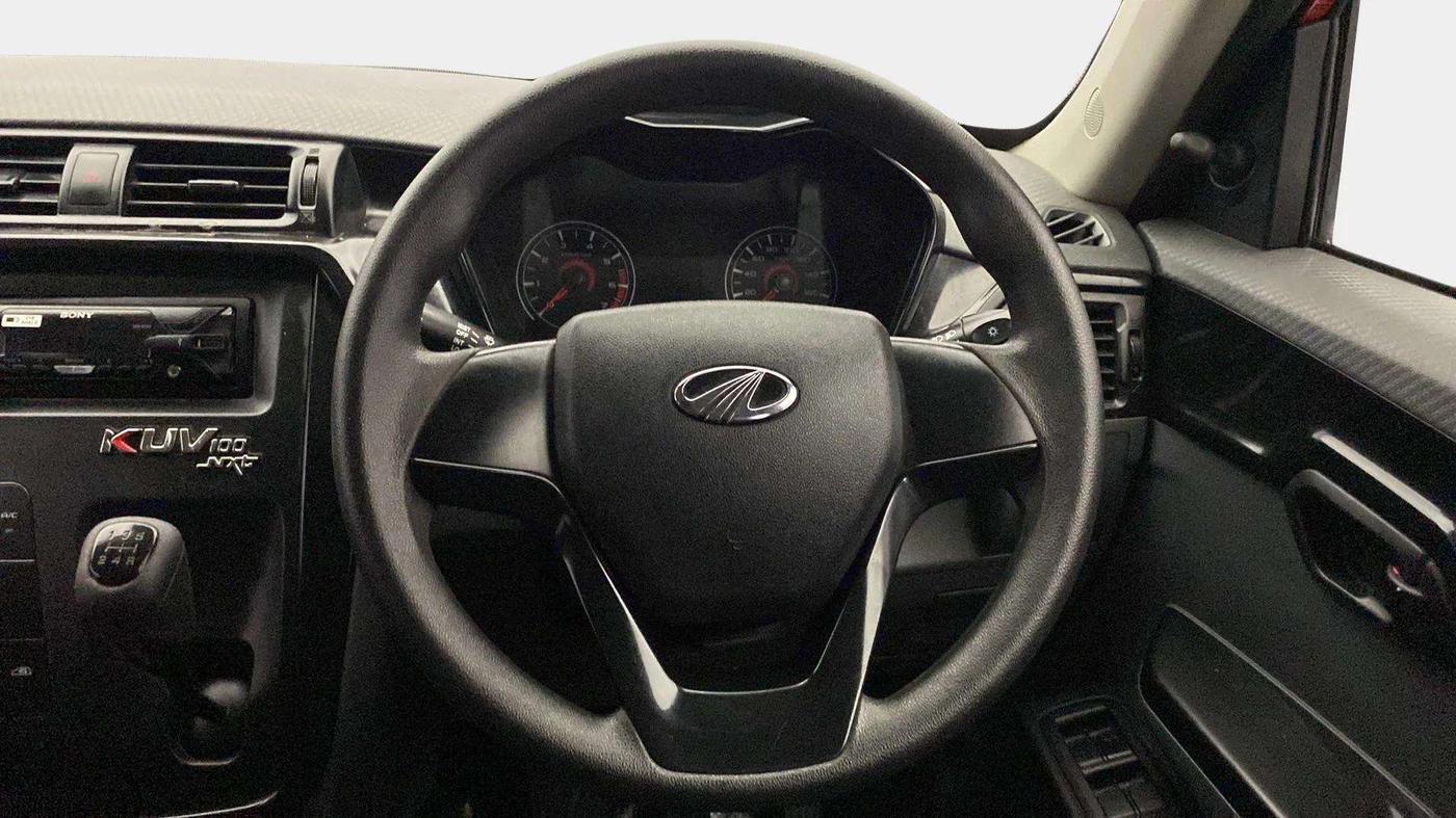 2018 Mahindra KUV 100 NXT K2 P 6 STR, Petrol, Manual, 36,285 km, Steering Wheel Close Up