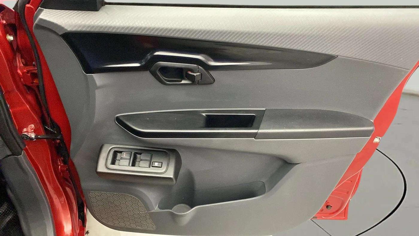 2018 Mahindra KUV 100 NXT K2 P 6 STR, Petrol, Manual, 36,285 km, Driver Side Door Panels Control