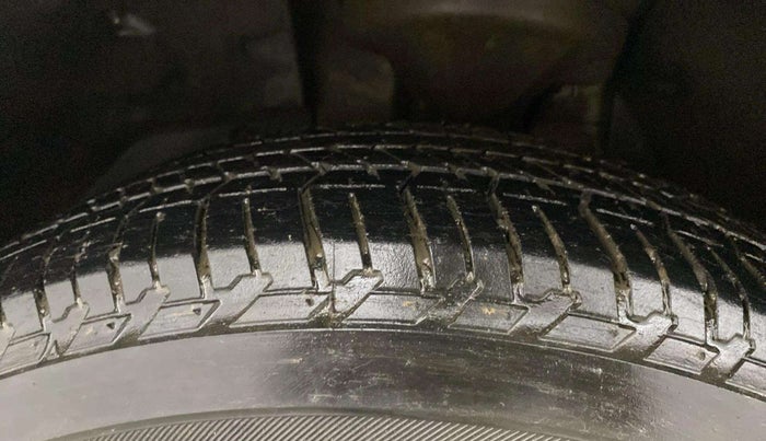 2016 Mahindra XUV500 W6, Diesel, Manual, 71,580 km, Right Front Tyre Tread