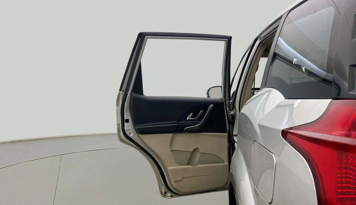2016 Mahindra XUV500 W6, Diesel, Manual, 71,580 km, LHS Rear Door
