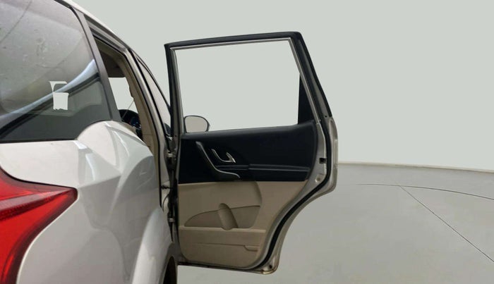 2016 Mahindra XUV500 W6, Diesel, Manual, 71,580 km, RHS Rear Door