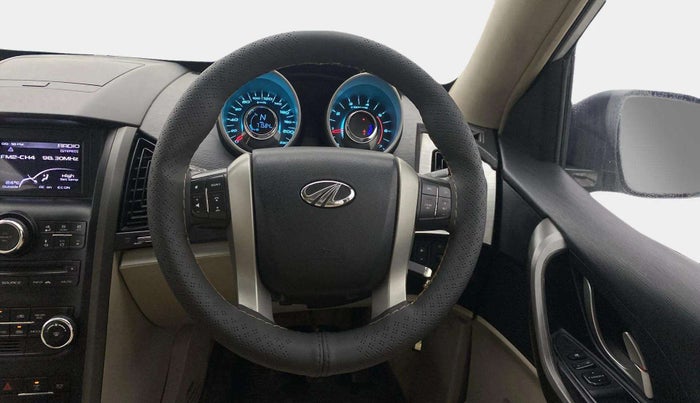 2016 Mahindra XUV500 W6, Diesel, Manual, 71,580 km, Steering Wheel Close Up