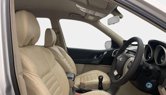 2016 Mahindra XUV500 W6, Diesel, Manual, 71,580 km, Right Side Front Door Cabin