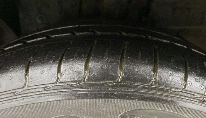 2020 Ford FREESTYLE TITANIUM PLUS 1.2 PETROL, Petrol, Manual, 40,473 km, Left Front Tyre Tread