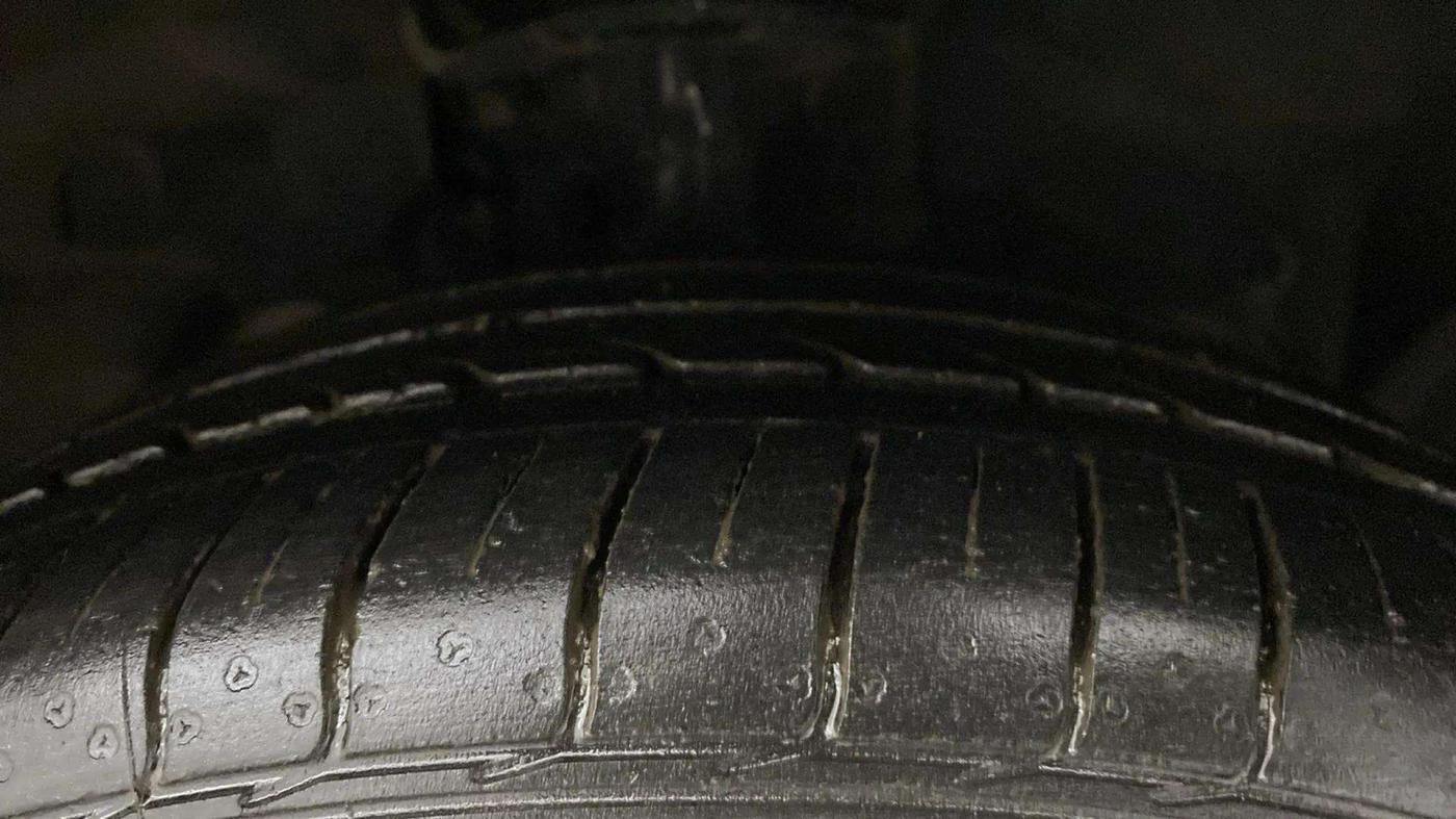 2020 Ford FREESTYLE TITANIUM PLUS 1.2 PETROL, Petrol, Manual, 40,473 km, Right Front Tyre Tread