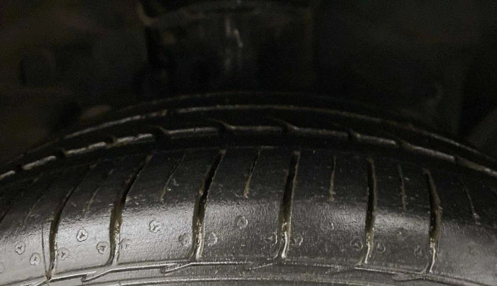 2020 Ford FREESTYLE TITANIUM PLUS 1.2 PETROL, Petrol, Manual, 40,473 km, Right Front Tyre Tread
