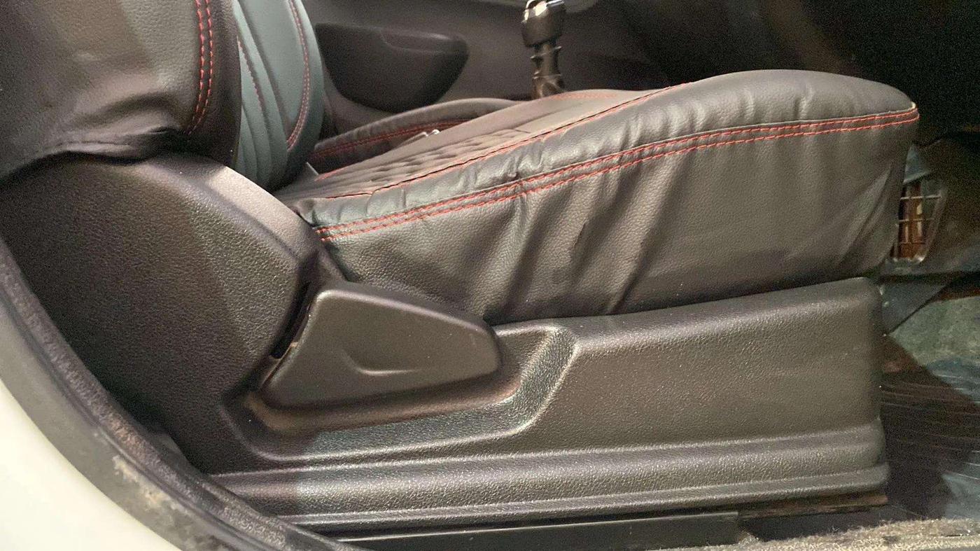 2020 Renault Kwid RXT 1.0 (O), Petrol, Manual, 76,401 km, Driver Side Adjustment Panel