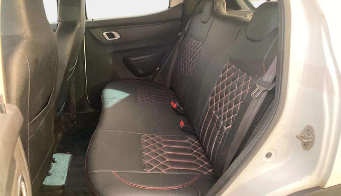 2020 Renault Kwid RXT 1.0 (O), Petrol, Manual, 76,428 km, Right Side Rear Door Cabin