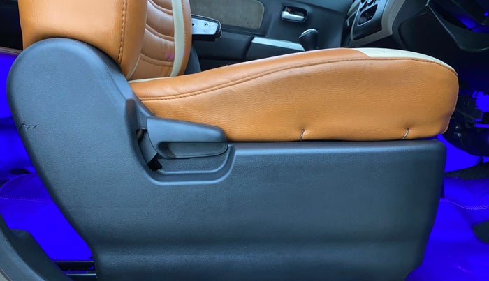 2017 Maruti Wagon R 1.0 VXI, Petrol, Manual, 23,415 km, Driver Side Adjustment Panel