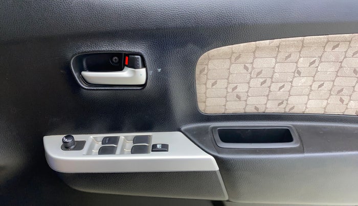 2017 Maruti Wagon R 1.0 VXI, Petrol, Manual, 23,415 km, Driver Side Door Panels Control