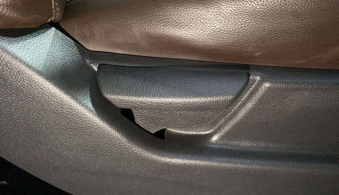2016 Hyundai Eon MAGNA +, Petrol, Manual, 7,129 km, Driver Side Adjustment Panel